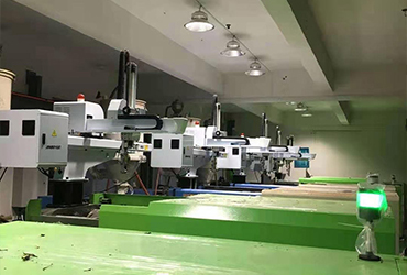 注塑企業(yè)如何選擇合適自己的機(jī)械手？ 